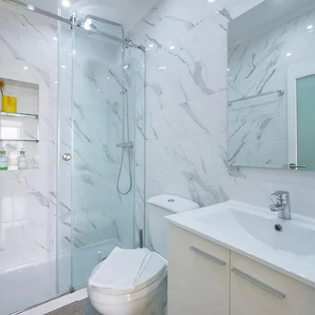 Renewed Alfama Gem With Ac, By Timecooler Apartman